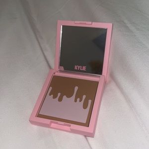 Kylie Jenner Pressed Bronzing Powder